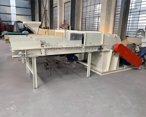 How does the forced feeding wood crusher work